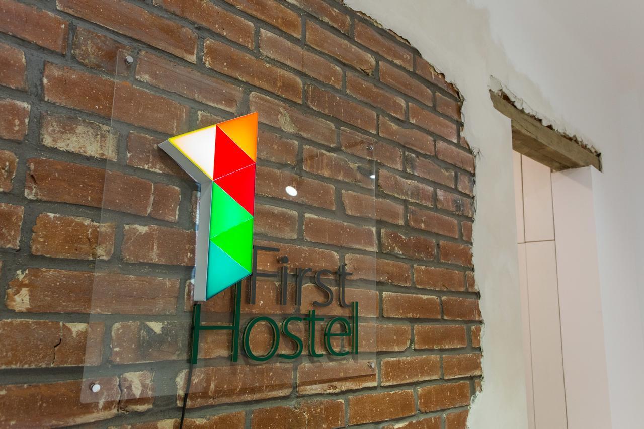 First Hostel Bucarest Exterior foto